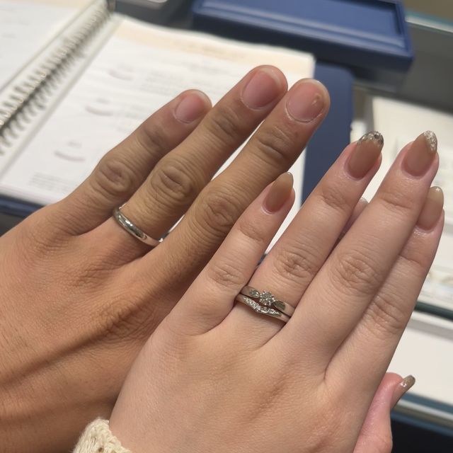 【銀座ダイヤモンドシライシの口コミ】 埋め込みダイヤと爪止めダイヤがどちらも施されていてキラキラしていて可…