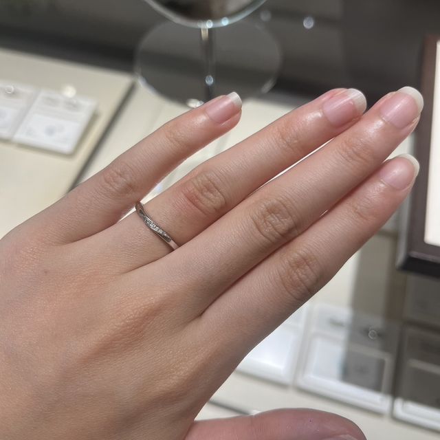 【俄(にわか)の口コミ】 こちらのブランドさんは初めて結婚指輪の検討で立ち寄った店です。結局は…