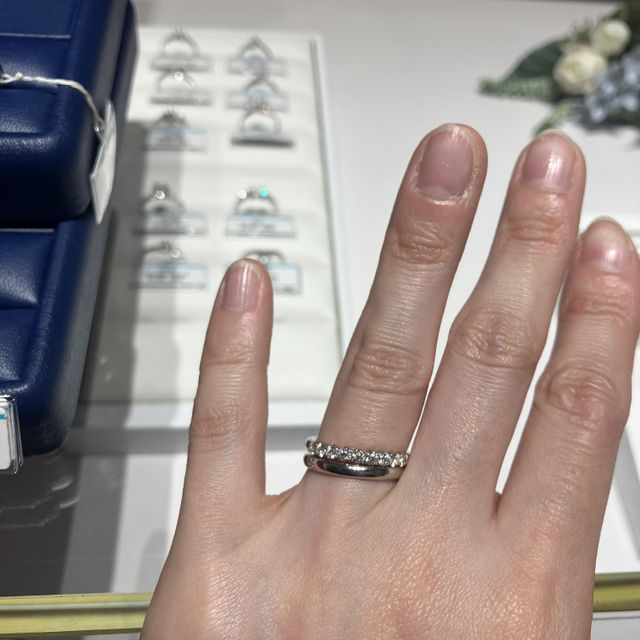 【銀座ダイヤモンドシライシの口コミ】 ハーフエタニティの物を探していました。ダイヤにこだわっているだけあっ…