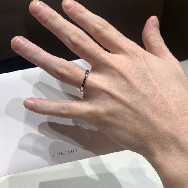 【アイプリモ(I-PRIMO)の口コミ】 エッジがきいた他社にはないデザインだったため。
丸みのあるものは好みで…