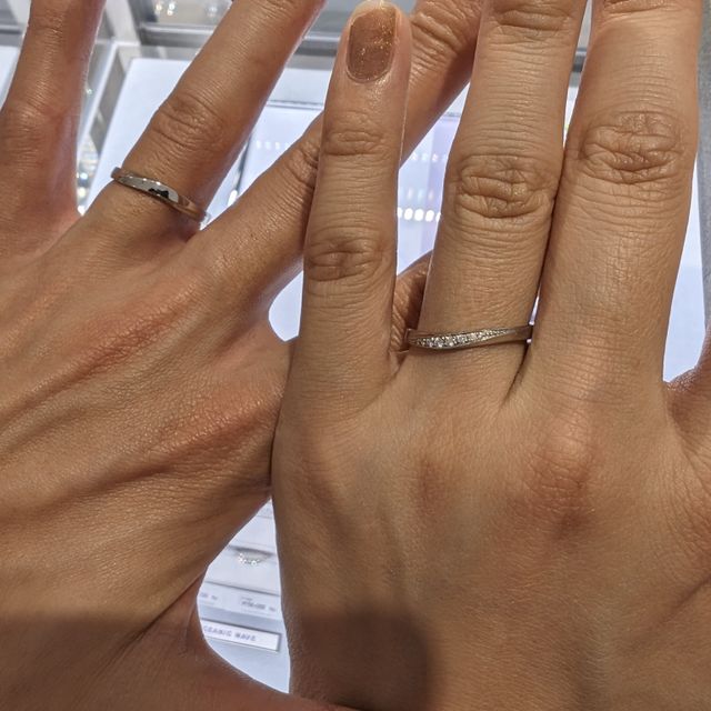 【STAR JEWELRY(スタージュエリー)の口コミ】 ストレートで、斜めのラインが入っているデザインが気に入りました。指の…