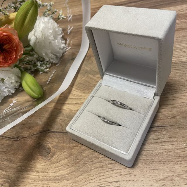 【MAGNOLIA WHITE JEWELRY(マグノリアホワイトジュエリー)の口コミ】 普遍的でシンプルでありながら、おしゃれなので
永く身につけられるデザイ…