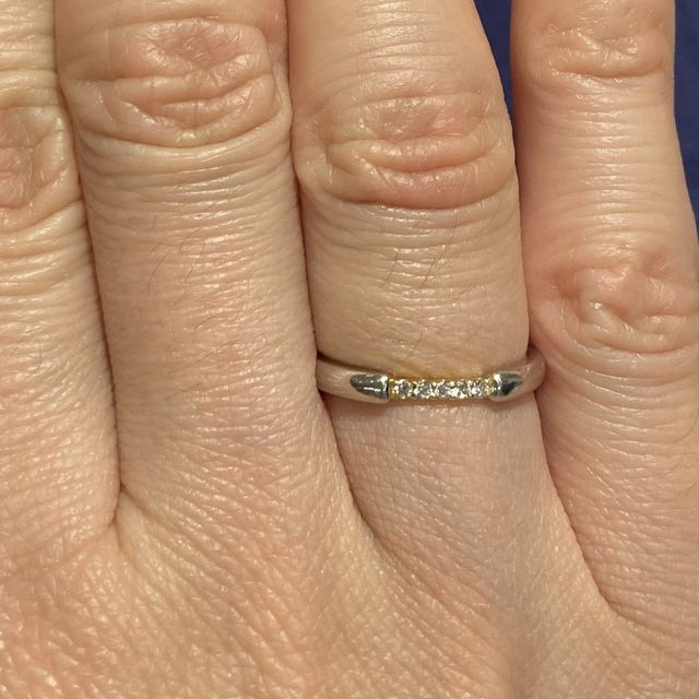 【PORTADA(ポルターダ)の口コミ】 婚約指輪を兼ねてのブライダルリング購入だったため、少し華やかな指輪を…