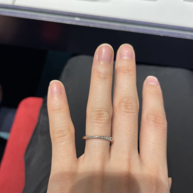 【銀座ダイヤモンドシライシの口コミ】 付け方をかえると、ダイヤモンドが自分によく見えるか相手からよく見える…