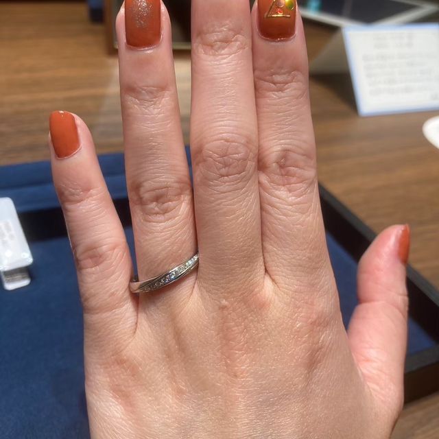 【4℃ BRIDAL(ヨンドシーブライダル)の口コミ】 毎日身に付けたい為、家事の邪魔にならないけれど、きらびやかで見ていて…