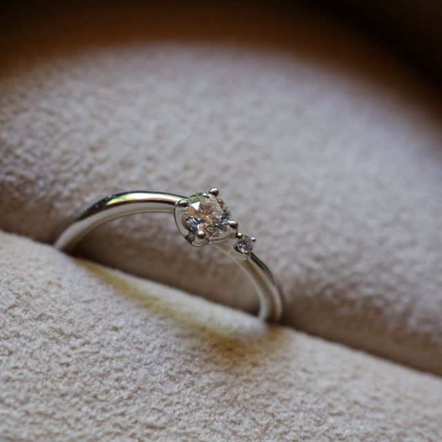 【COLANY(コラニー)の口コミ】 装着時、自分の指がとても綺麗に見えたのが決め手でした。一般の女性より…