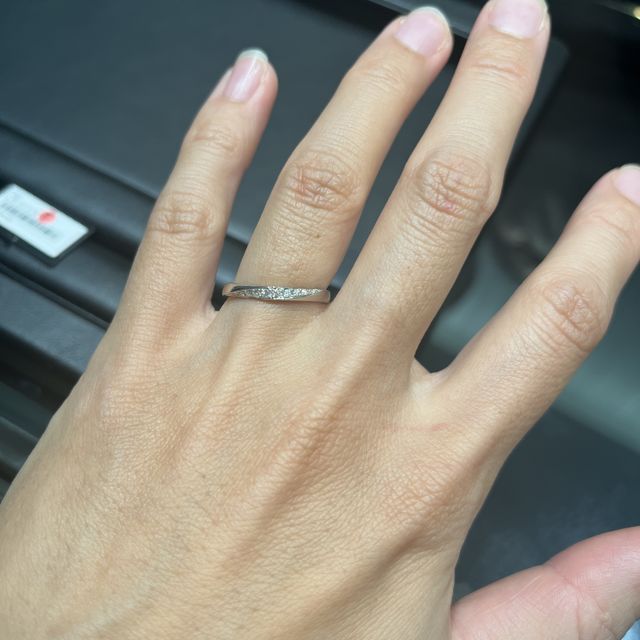 【ラザール ダイヤモンド(LAZARE DIAMOND)の口コミ】 シンプルで飽きがこない、でもダイヤモンドもしっかり入っていてキラキラ…