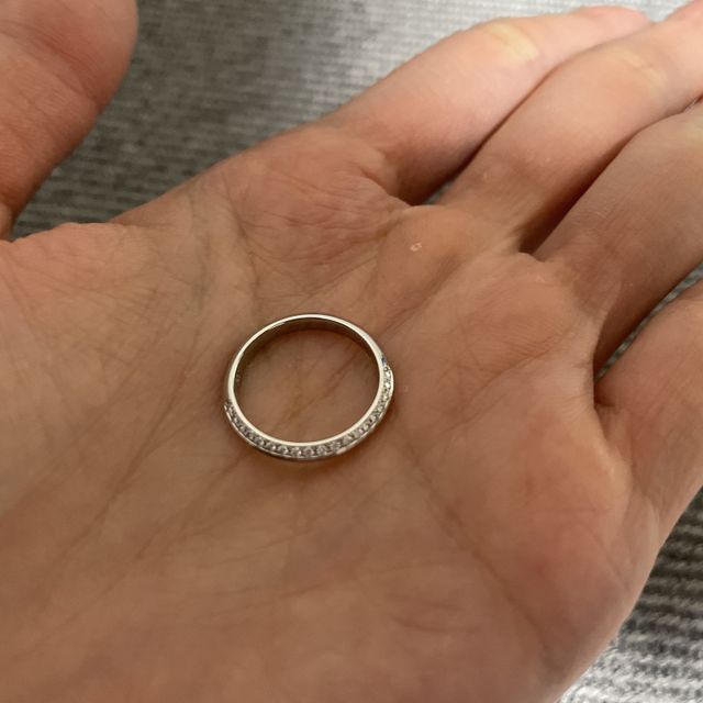 【アイプリモ(I-PRIMO)の口コミ】 ダイヤを上に来るように着用した時と、下に来るように着用した時で指輪の…