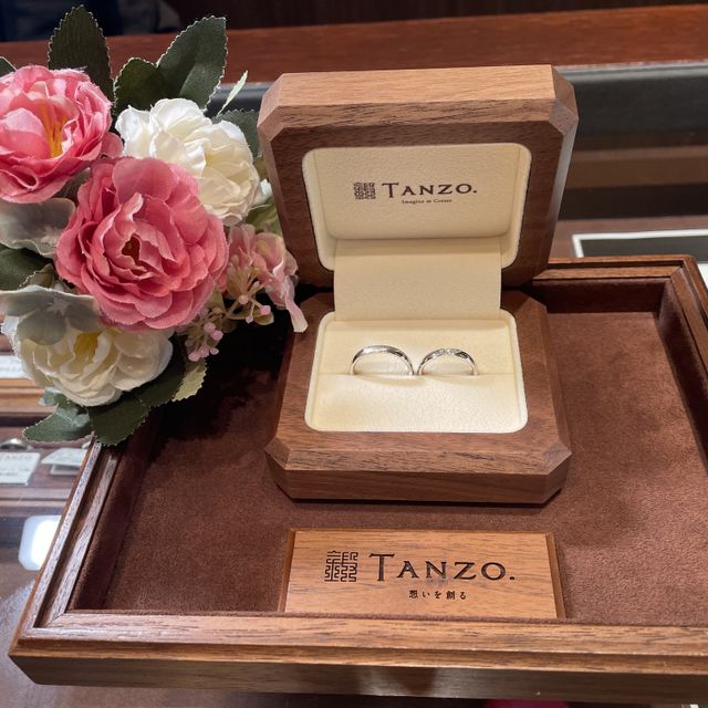 【TANZO.(鍛造指輪)の口コミ】 表面は洋装、裏面は和装のコンセプトで作成しました。ダイヤモンドの光り…