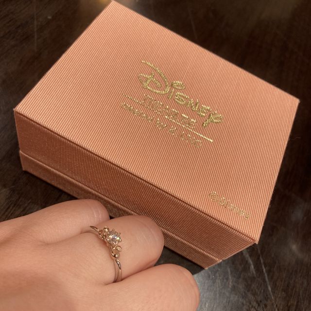 【ケイウノ ブライダル(K.UNO BRIDAL)の口コミ】 大好きなチップ＆デールの婚約指輪にしました。2人がダイヤを支えるデザイ…