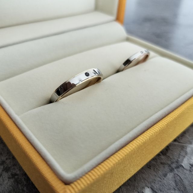 【ケイウノ ブライダル(K.UNO BRIDAL)の口コミ】 メインのシルバーにさりげないゴールドがマッチして手元が華やかに見えま…