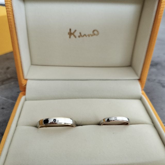 【ケイウノ ブライダル(K.UNO BRIDAL)の口コミ】 メインのシルバーにさりげないゴールドがマッチして手元が華やかに見えま…