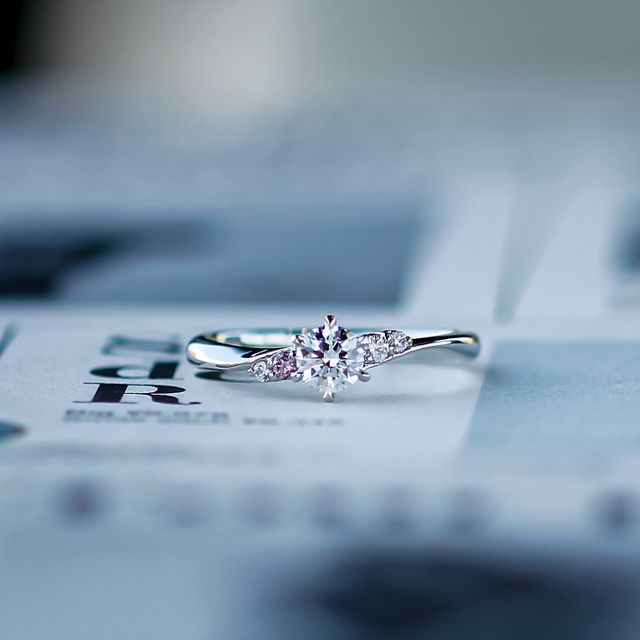 【I's stone(アイズストーン)の口コミ】 色やダイヤモンドの大きさ、リングの幅、デザイン、石の数など自分の好き…