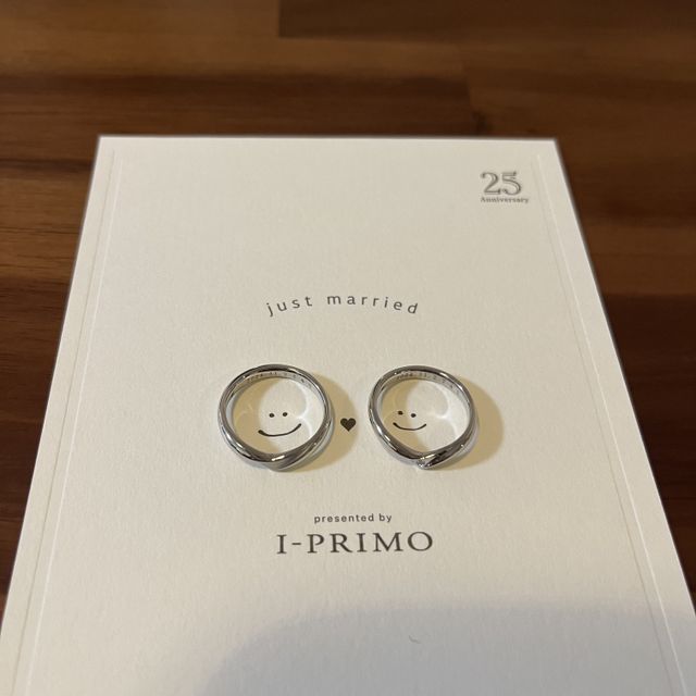 【アイプリモ(I-PRIMO)の口コミ】 結婚指輪のデザインがV字で、さらに深さもあるため、ゆびが長く見えるかつ…