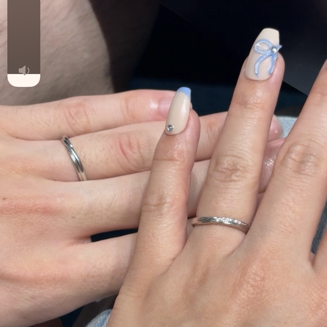 【銀座ダイヤモンドシライシの口コミ】 ウェーブデザインで指が綺麗に見えるような指輪がいいと思っていたので、…