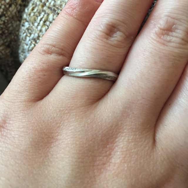 【銀座ダイヤモンドシライシの口コミ】 もらった婚約指輪とセットリングとして付けれる点が購入の決め手になりま…