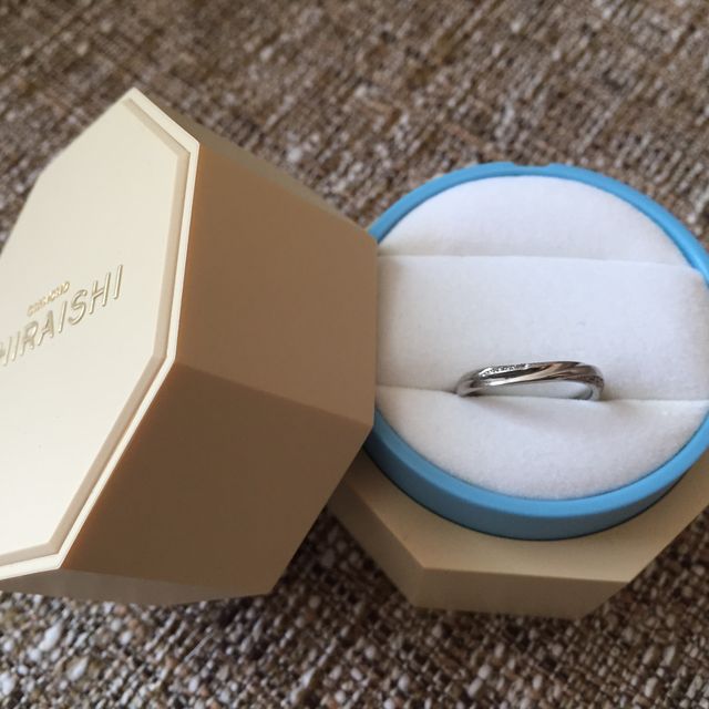 【銀座ダイヤモンドシライシの口コミ】 もらった婚約指輪とセットリングとして付けれる点が購入の決め手になりま…