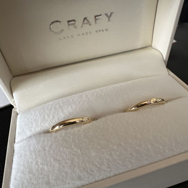 【CRAFY(クラフィ)の口コミ】 デザイン、石の留め方まで自由に選べました。
ゴールドシンプルを希望して…