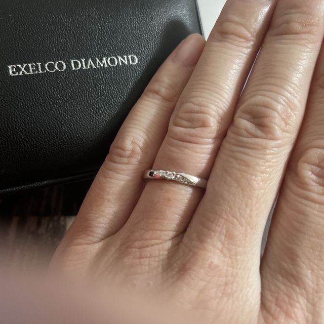 【エクセルコダイヤモンド(EXELCO DIAMOND)の口コミ】 デザインがエレガントで一目惚れしました。普段使いできるデザインで、決…