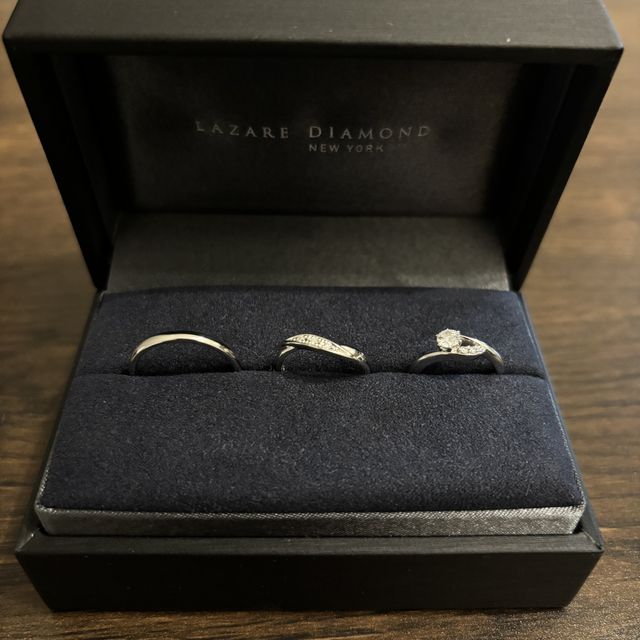 【ラザール ダイヤモンド(LAZARE DIAMOND)の口コミ】 婚約指輪で購入したエリーと合わせて付けるのに
1番合っているクルーズオ…