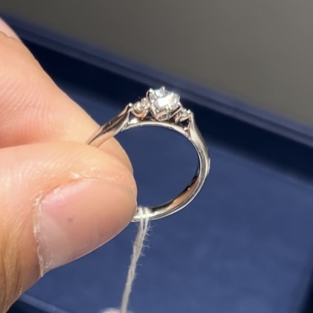 【銀座ダイヤモンドシライシの口コミ】 ダイヤモンドがブランド名にも入っているように、素人が見ても色や輝きが…