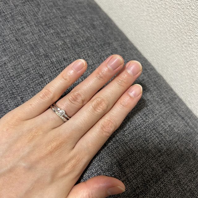 【PORTADA(ポルターダ)の口コミ】 デザインがシンプルなのに、他と被らない指輪なのが魅力的。デザインにか…