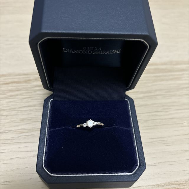 【銀座ダイヤモンドシライシの口コミ】 程よいウェーブで周りにはメレダイヤモンドがついており華やかで可愛い感…