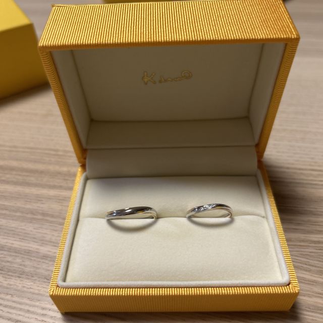 【ケイウノ ブライダル(K.UNO BRIDAL)の口コミ】 まず受け取った時の箱のデザインがパッと目を引く黄色で、とても可愛かっ…