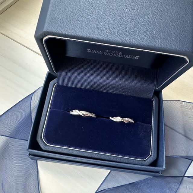 【銀座ダイヤモンドシライシの口コミ】 元々インターネットで確認していた時にはコンビのデザインでなんとなく派…