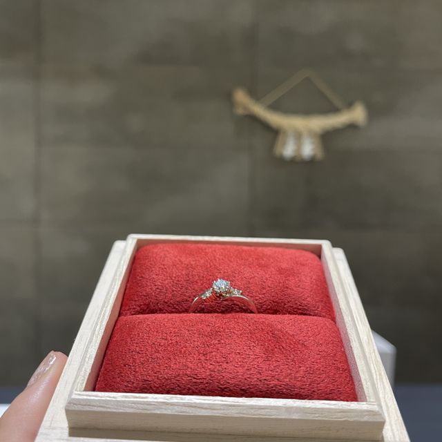 【出雲結(いずもゆい)の口コミ】 コンセプトに沿った8つの種類から指輪を選ぶので、とても選びやすかったで…