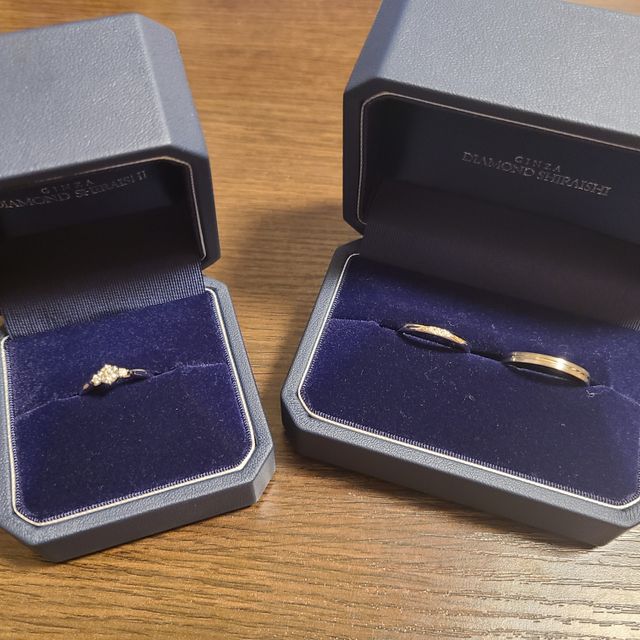 【銀座ダイヤモンドシライシの口コミ】 シンプルながら華やかなデザインのリングを選びました。
ダイヤモンドはカ…