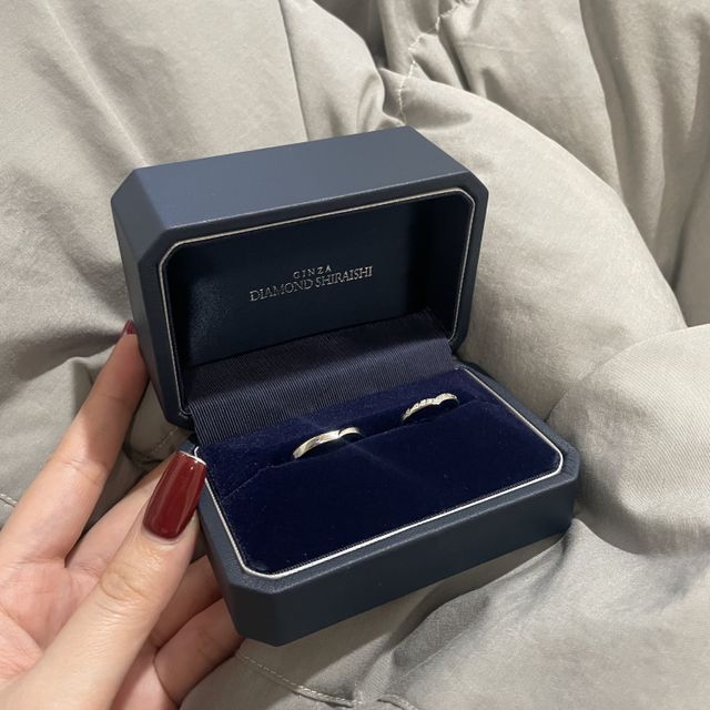 【銀座ダイヤモンドシライシの口コミ】 指が細くて長いので、その指がいちばん綺麗に見えると思ったVのデザインが…