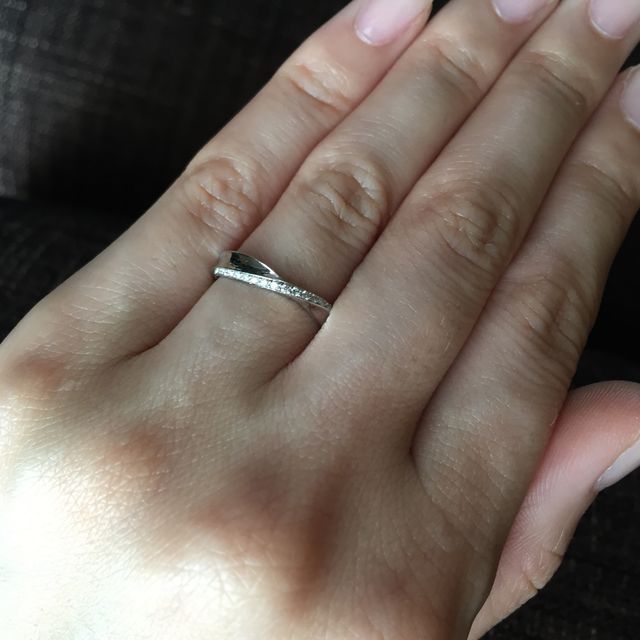 【Mariage ent(マリアージュエント)の口コミ】 結婚指輪はシンプルながらもダイヤのキラキラ感があるものがよかったので…
