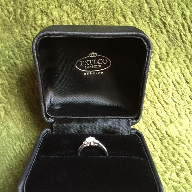 【エクセルコダイヤモンド(EXELCO DIAMOND)の口コミ】 ダイヤモンドの婚約指輪が欲しくて探していました。当初は指輪全体にグル…