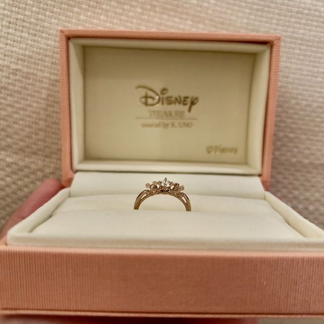 【ケイウノ ブライダル(K.UNO BRIDAL)の口コミ】 ミッキーとミニーがダイヤモンドを挟むように座っていて理想のデザインに…