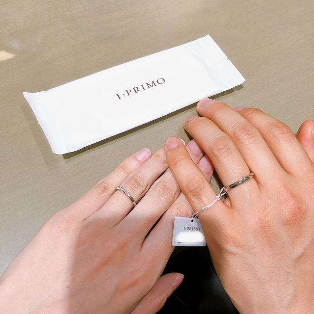 【アイプリモ(I-PRIMO)の口コミ】 たくさんついているダイヤがキラキラ輝いて、綺麗です。思わず指を眺めて…