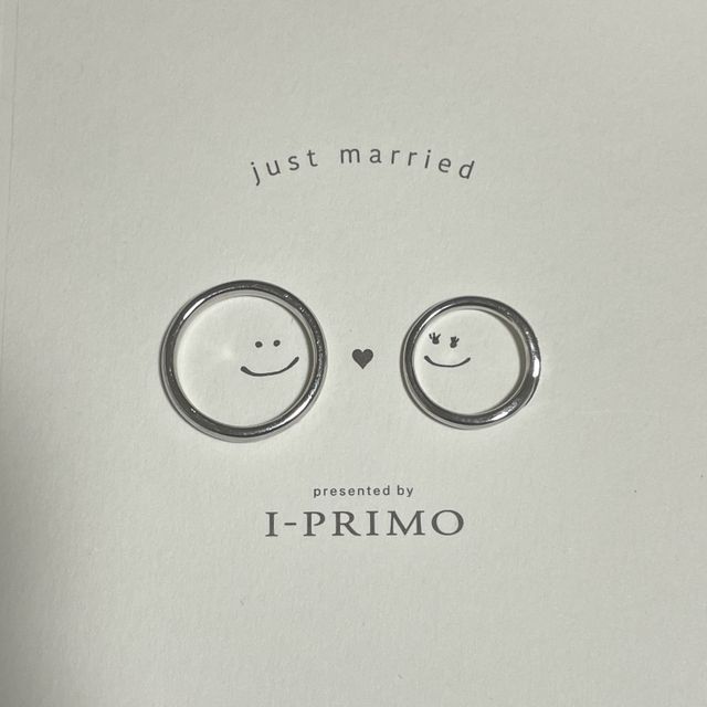 【アイプリモ(I-PRIMO)の口コミ】 ストレートではない指輪を探していました。V字になっているので、指が綺麗…