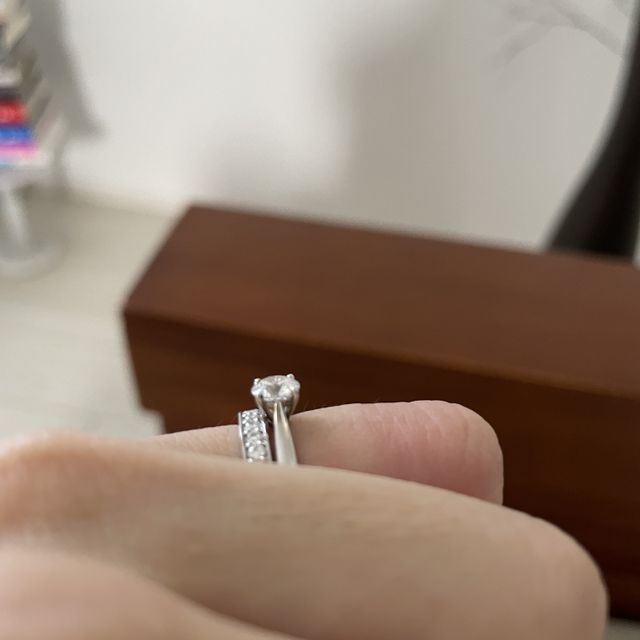【BRILLIANCE+(ブリリアンスプラス)の口コミ】 シンプルなデザインで王道の婚約指輪を試したく、こちらを試着いたしまし…