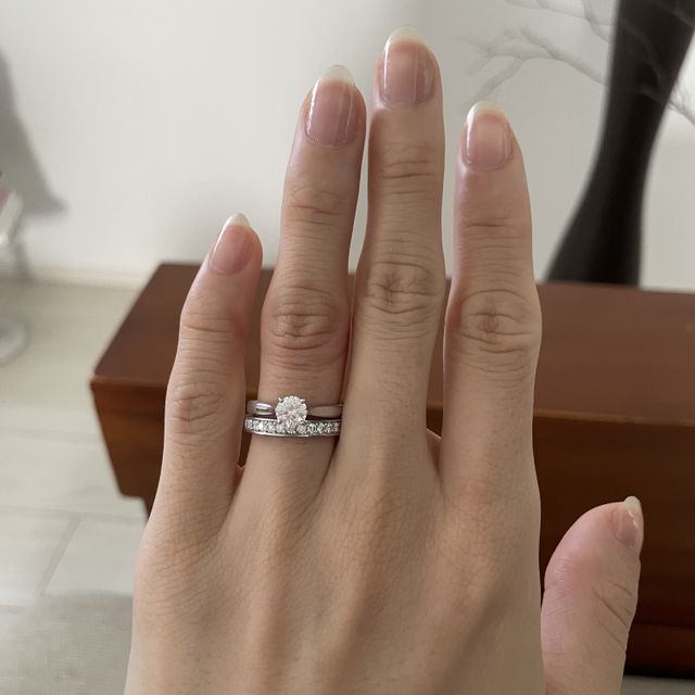 【BRILLIANCE+(ブリリアンスプラス)の口コミ】 シンプルなデザインで王道の婚約指輪を試したく、こちらを試着いたしまし…