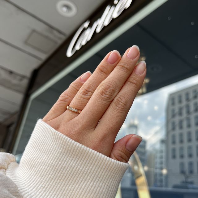 【カルティエ(Cartier)の口コミ】 ダイヤが4つついたタイプの物を選びました。
最初はバレリーナに憧れてい…