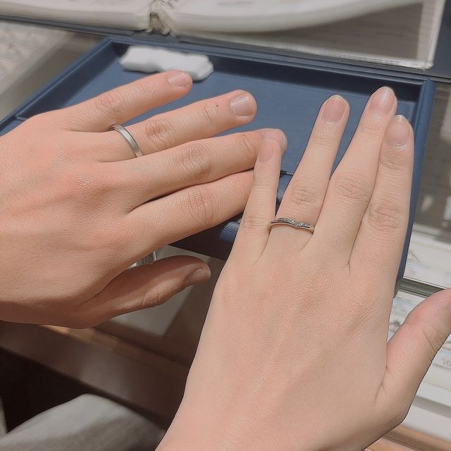 【銀座ダイヤモンドシライシの口コミ】 ダイヤが7つありとても綺麗だった。結婚記念日や誕生日が、7なので運命を…