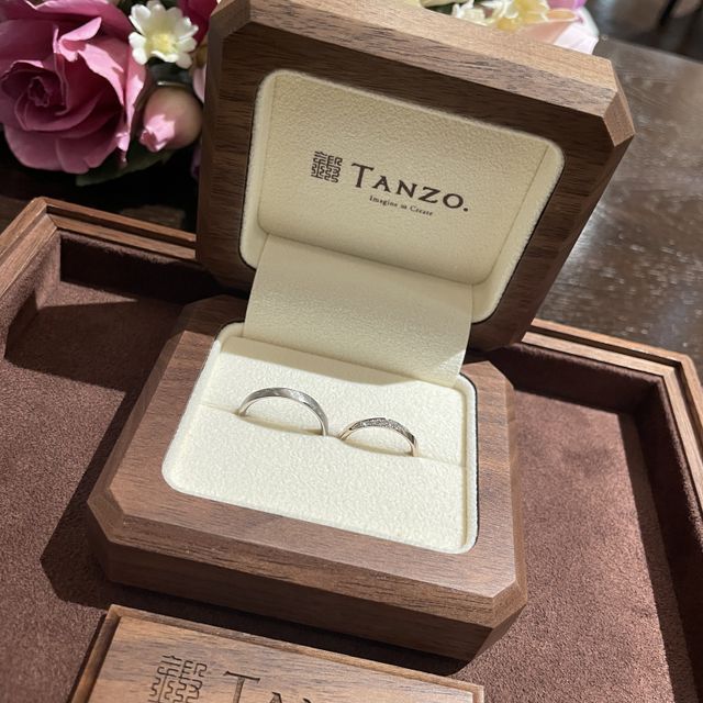 【TANZO.(鍛造指輪)の口コミ】 指輪の製作方法が一般的な工法とは違い、鍛造工法で、仕上がりがキラキラ…