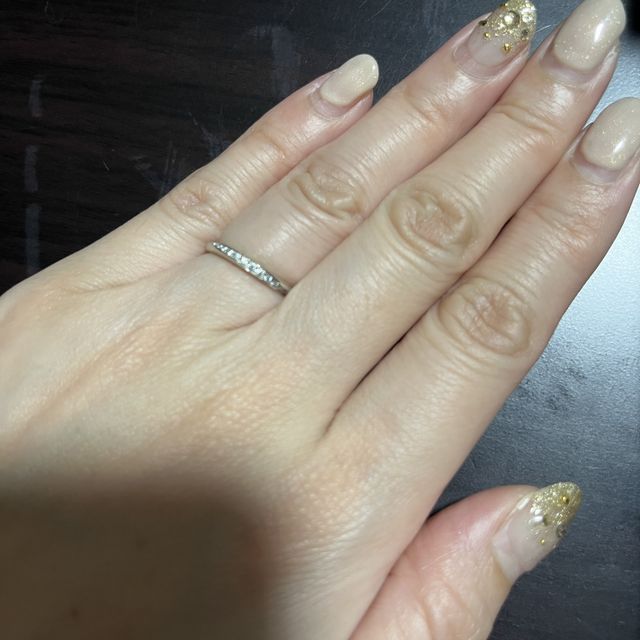 【銀座ダイヤモンドシライシの口コミ】 指輪のデザイン
プラチナで、細かいダイヤがリングの半分ウェーブ状に施さ…