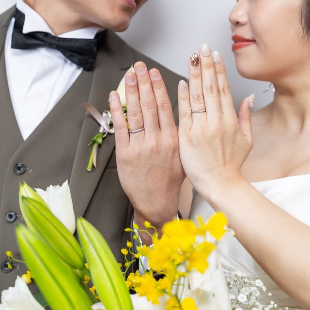 【ケイウノ ブライダル(K.UNO BRIDAL)の口コミ】 デザインが、少しポイント的にくねっと曲がっており、ラインがとても綺麗…