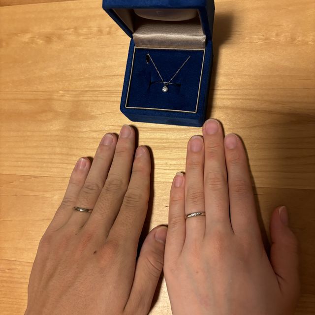 【BRILLIANCE+(ブリリアンスプラス)の口コミ】 シャンパンゴールドなので肌に馴染み、悪目立ちしない！
また、値段もそこ…