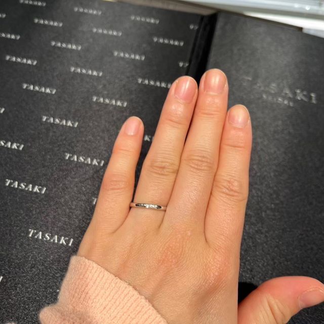 【TASAKI(タサキ)の口コミ】 プラチナ、ストレート、ダイヤ3石の指輪を探していると伝えたところこちら…