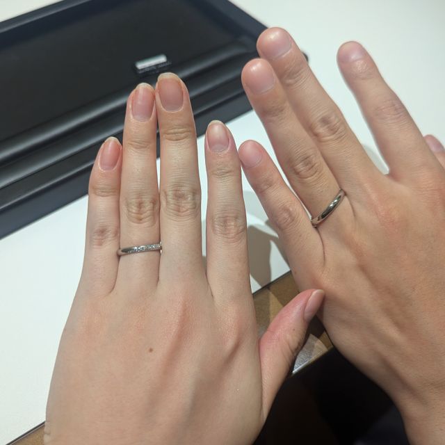 【ラザール ダイヤモンド(LAZARE DIAMOND)の口コミ】 指輪のデザインは凝ったものだと飽きがきてしまうと思い、ストレートのデ…