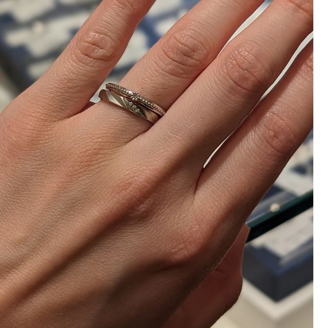 【Something Blue(サムシングブルー)の口コミ】 主人の気に入ったサムシングブルーを見に行きました。
シンプルで無駄のな…