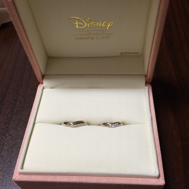 【ケイウノ ブライダル(K.UNO BRIDAL)の口コミ】 指輪の形が色々あって悩みました。
こちらは指が細く見える形だったし、少…