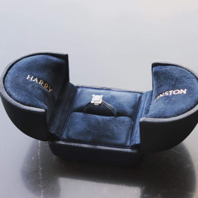 【ハリー・ウィンストン(Harry Winston)の口コミ】 シンプルだけどつけているだけで輝きがあり自分に自信を持てる指輪です！…